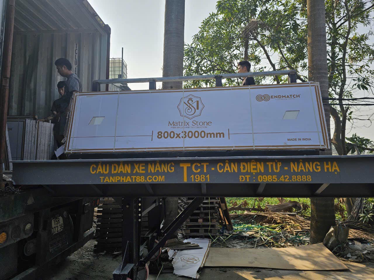 hoan-thien-cong-trinh-don-tet-gach-kho-lon